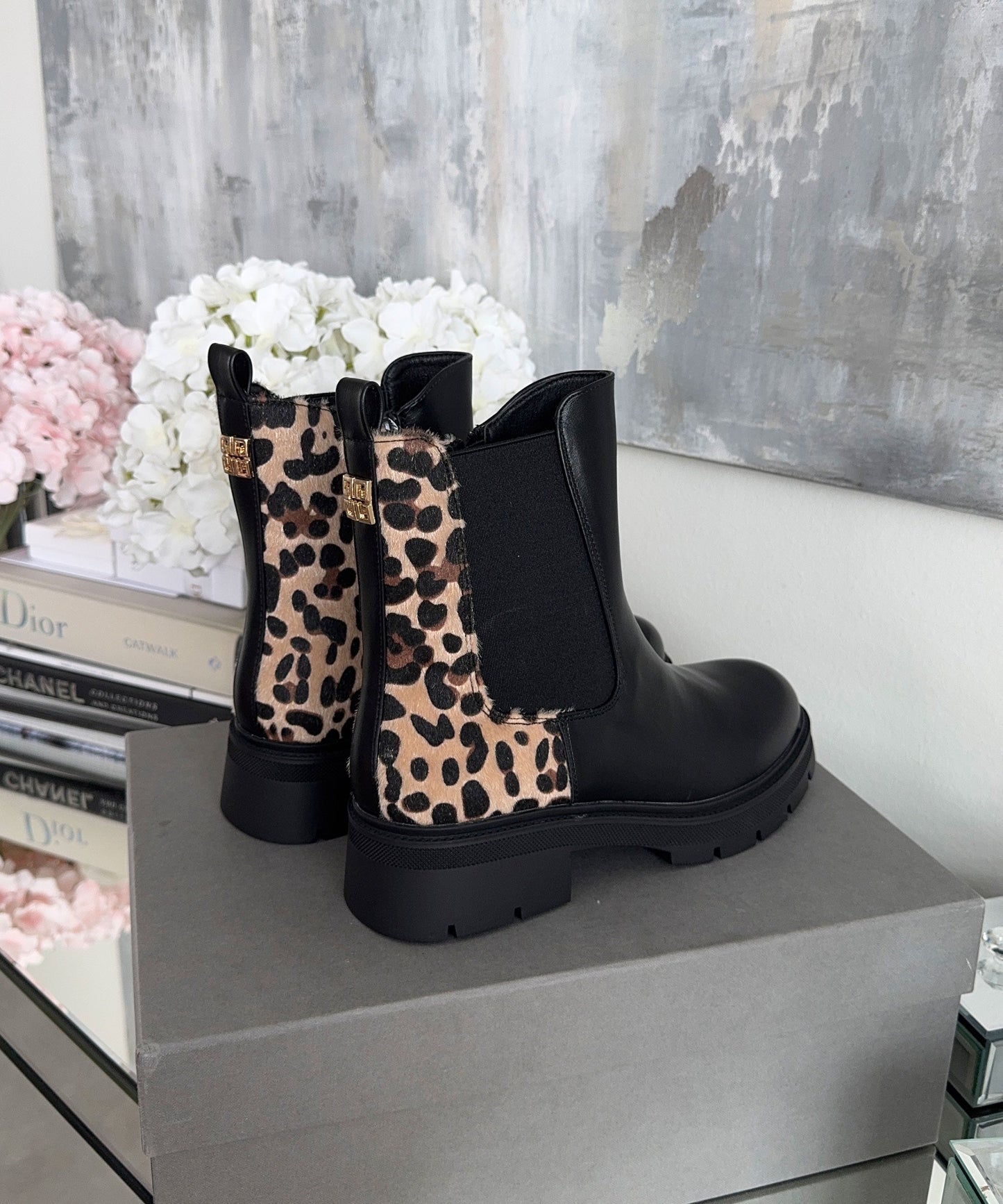 Botas elegantes con estampado de leopardo negro | Fiora