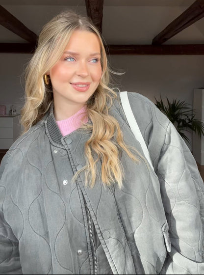 Padded bomber jacket that combines warmth and style | Elara