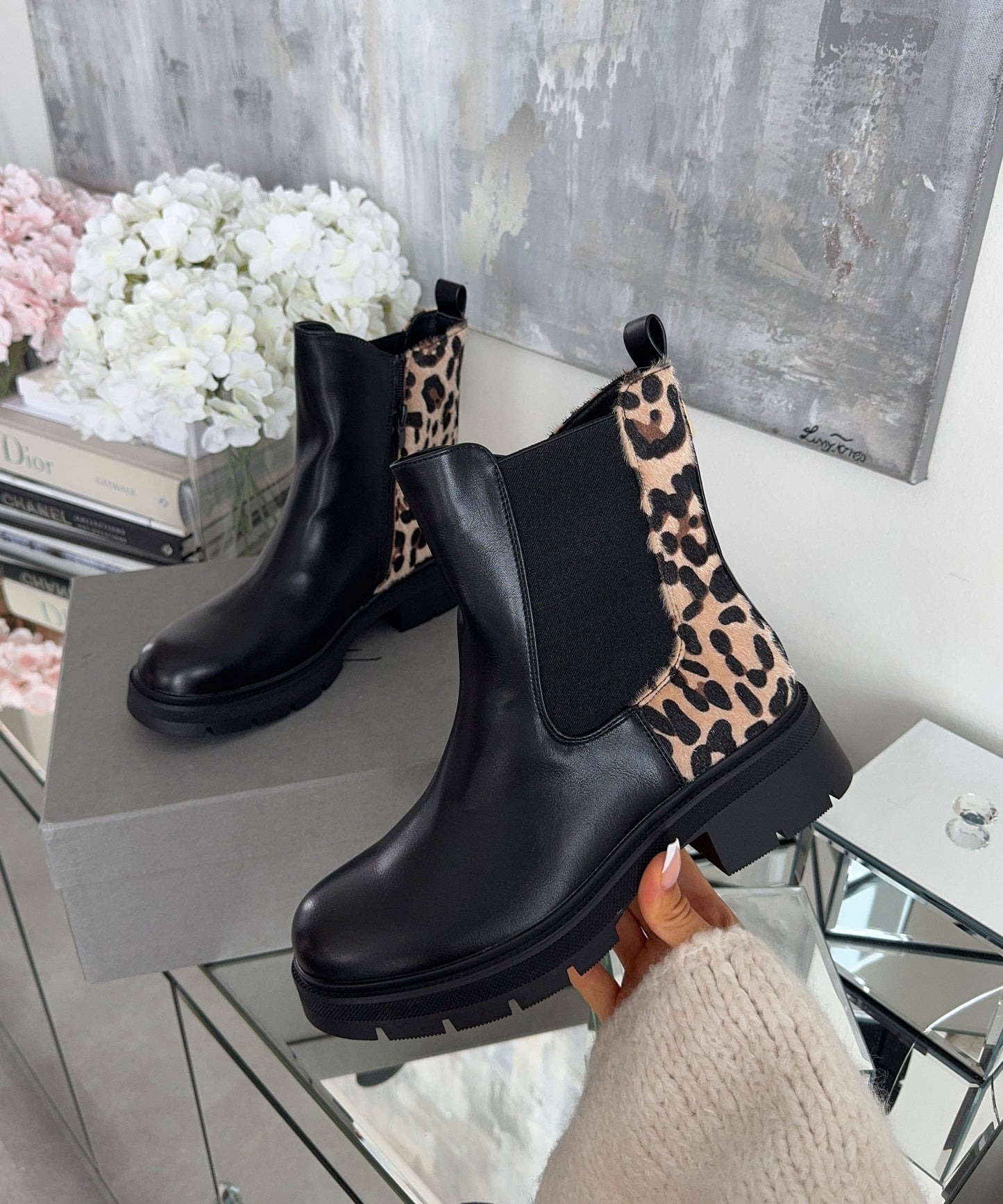 Botas elegantes con estampado de leopardo negro | Fiora