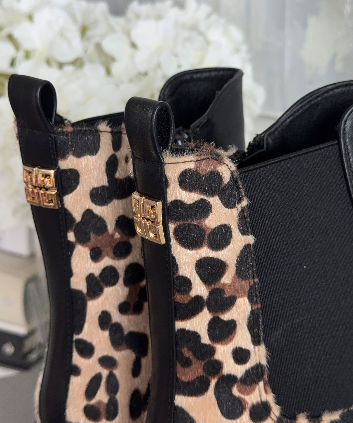 Botas elegantes con estampado de leopardo negro | Fiora