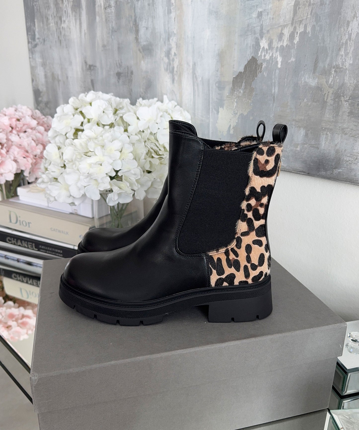 Botas elegantes con estampado de leopardo negro | Fiora