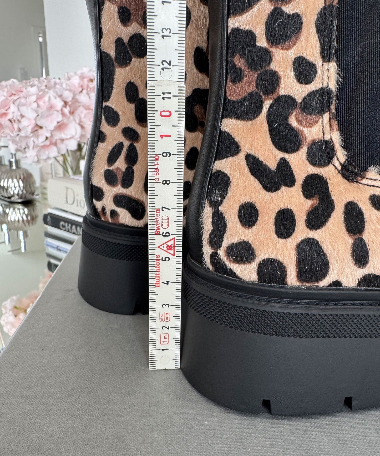 Botas elegantes con estampado de leopardo negro | Fiora
