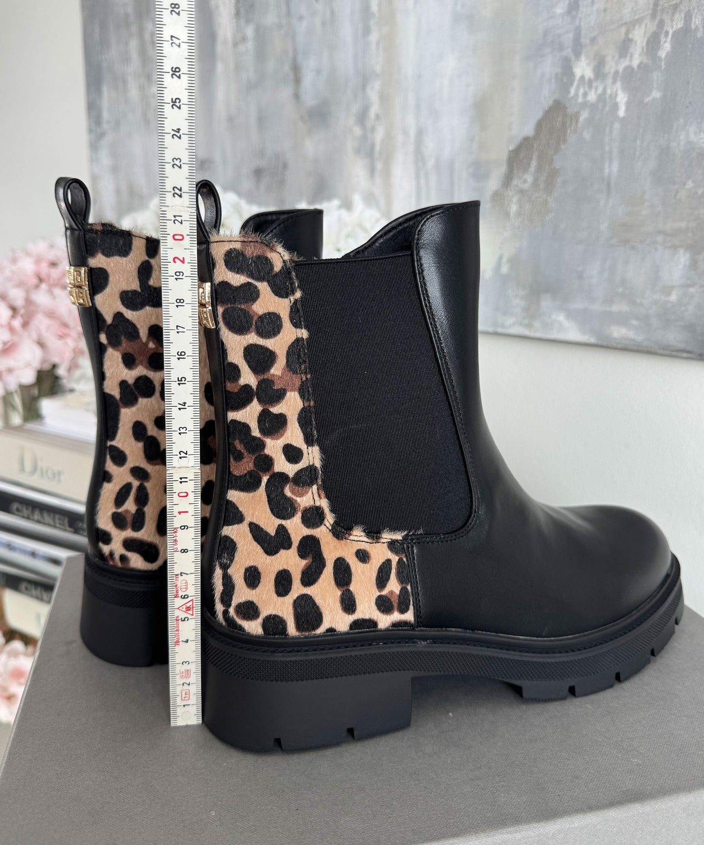 Botas elegantes con estampado de leopardo negro | Fiora
